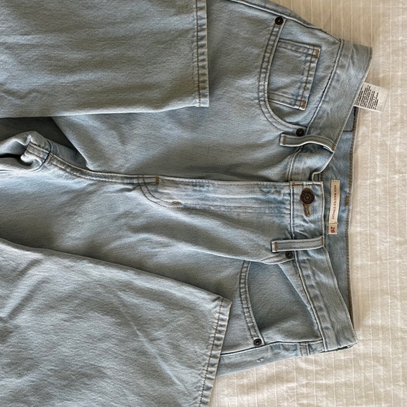 LEVI | High waisted Straight Leg Light wash Jeans size 28 - Picture 4 of 4